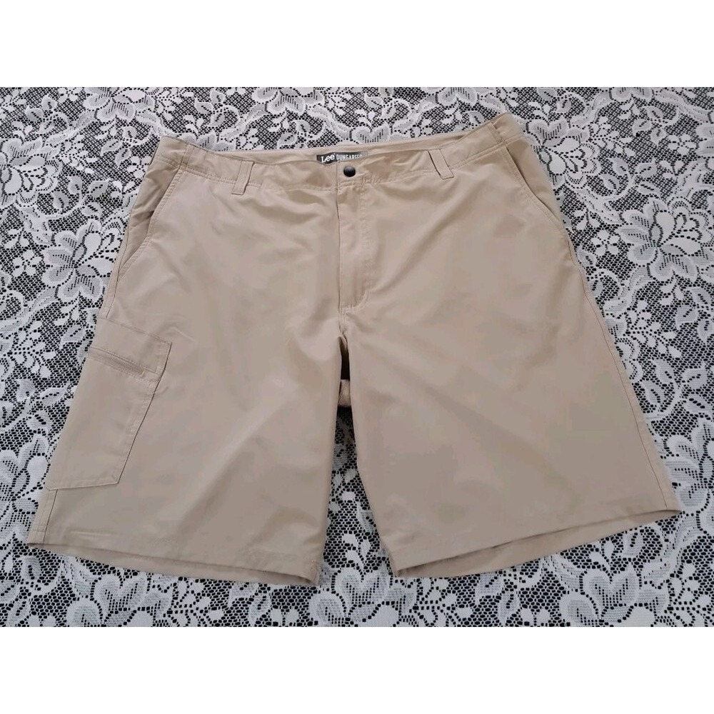 Lee Dungarees Shorts‎ Men's 42 Beige Flat Front Golf Casual Polyester Spandex